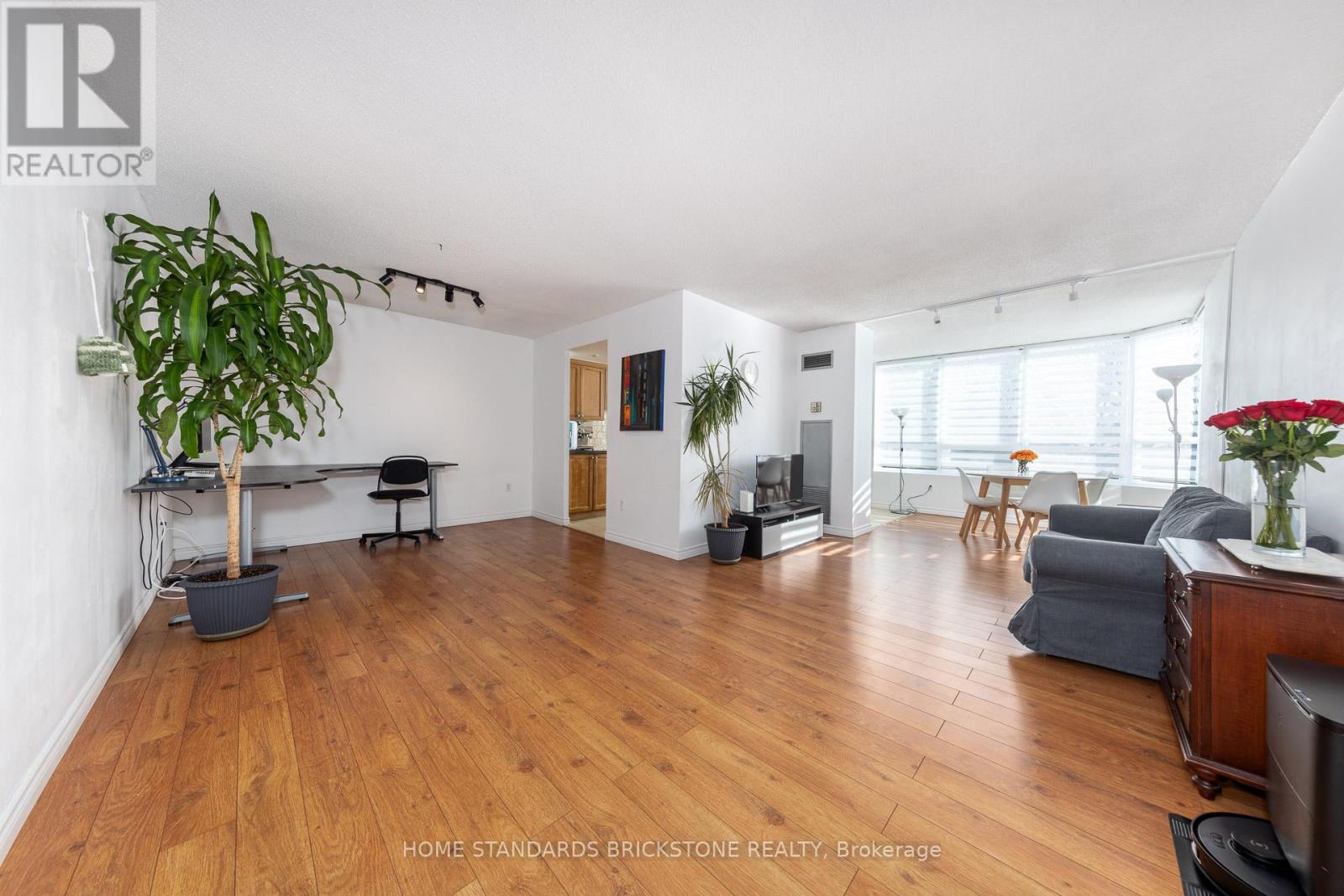 205 - 7601 Bathurst Street W, Vaughan, Ontario  L4J 4H5 - Photo 2 - N13446556