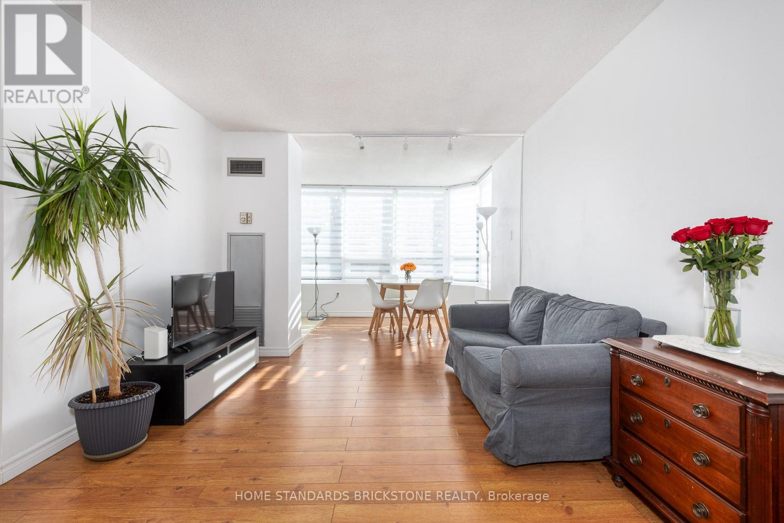 205 - 7601 Bathurst Street W, Vaughan, Ontario  L4J 4H5 - Photo 3 - N13446556