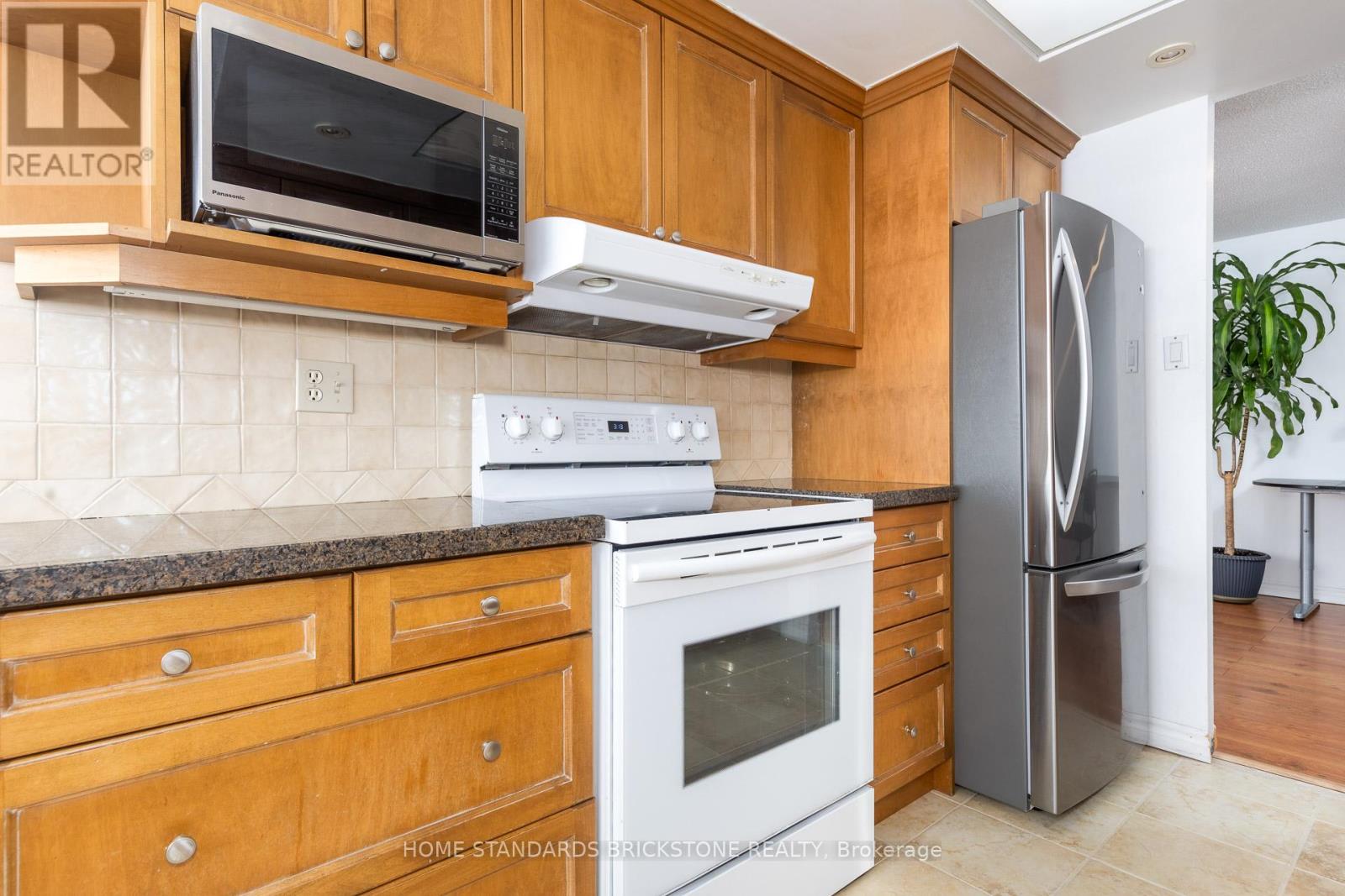 205 - 7601 Bathurst Street W, Vaughan, Ontario  L4J 4H5 - Photo 9 - N13446556