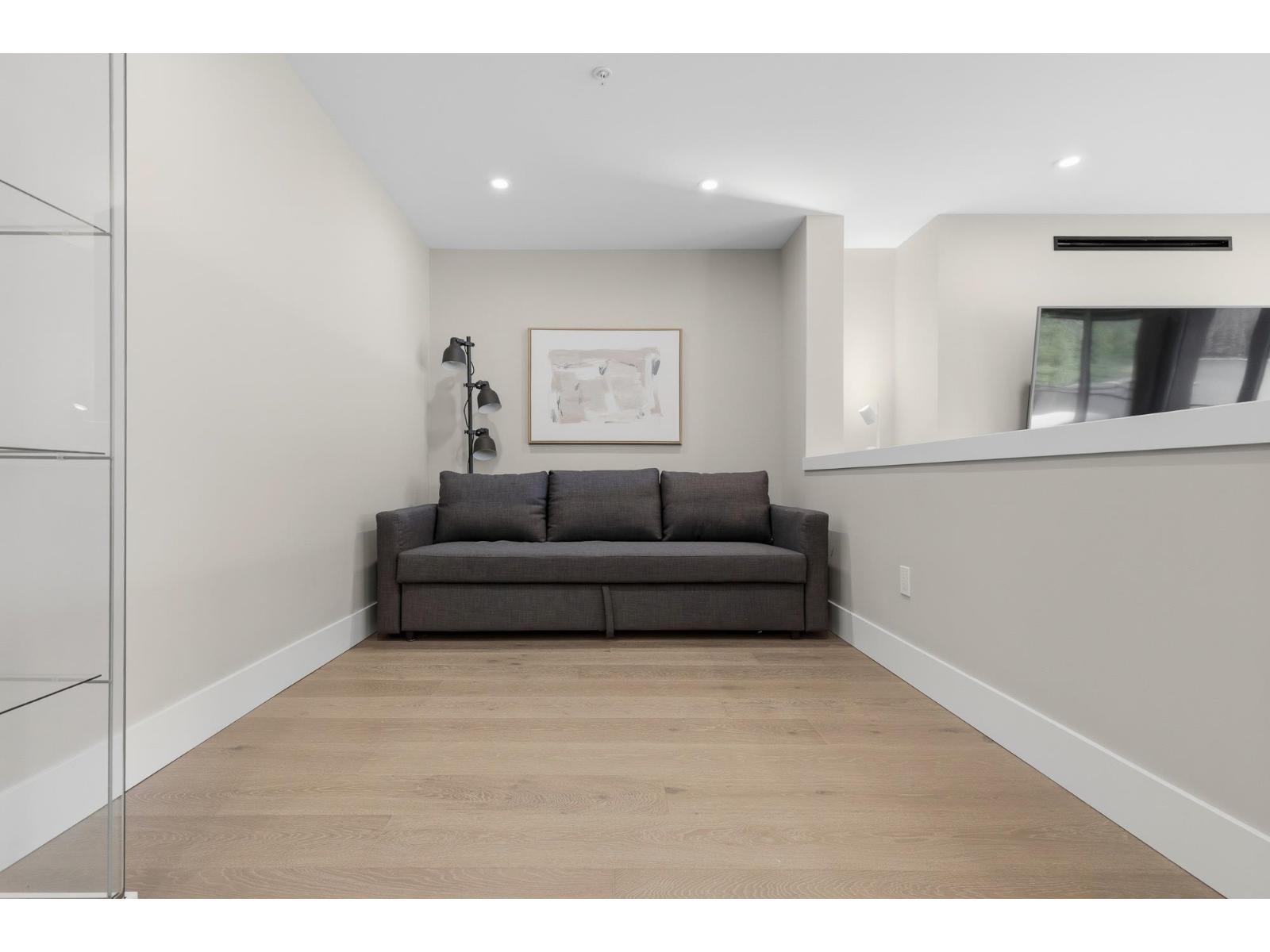 Listing image 24