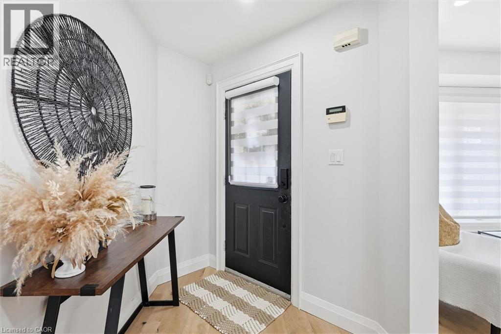 17 Fenwick Place, Waterdown, Ontario  L0R 2H5 - Photo 4 - 40830994