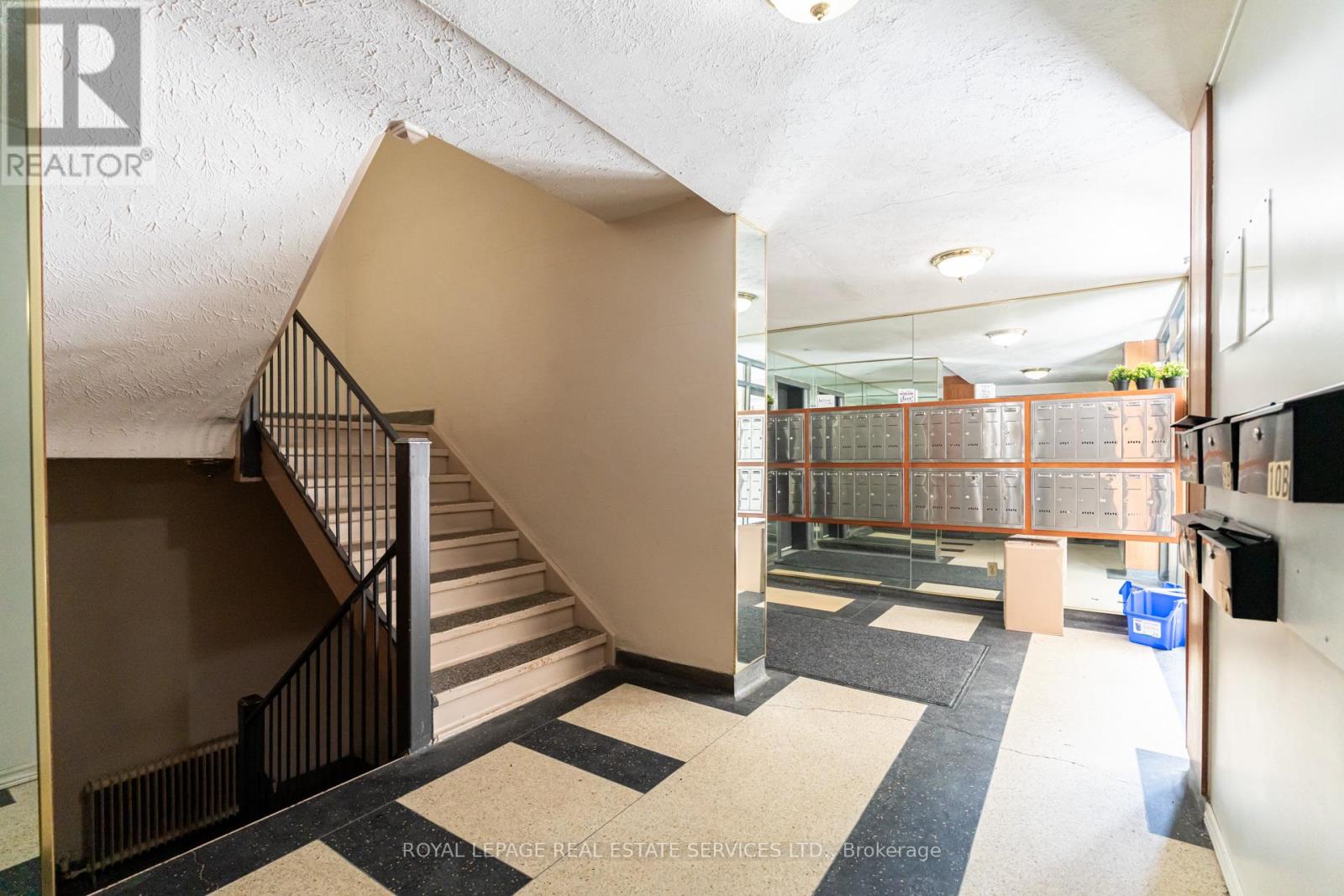 105 - 101 Coe Hill Drive, Toronto, Ontario M6S 3E3 - Photo 3 - W13446576