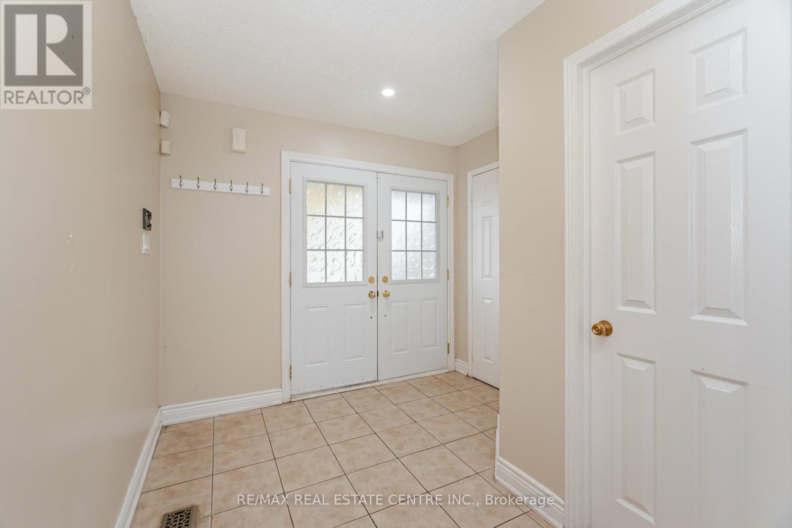 102 Charcoal Way, Brampton, Ontario L6Y 5R9 - Photo 4 - W13446636