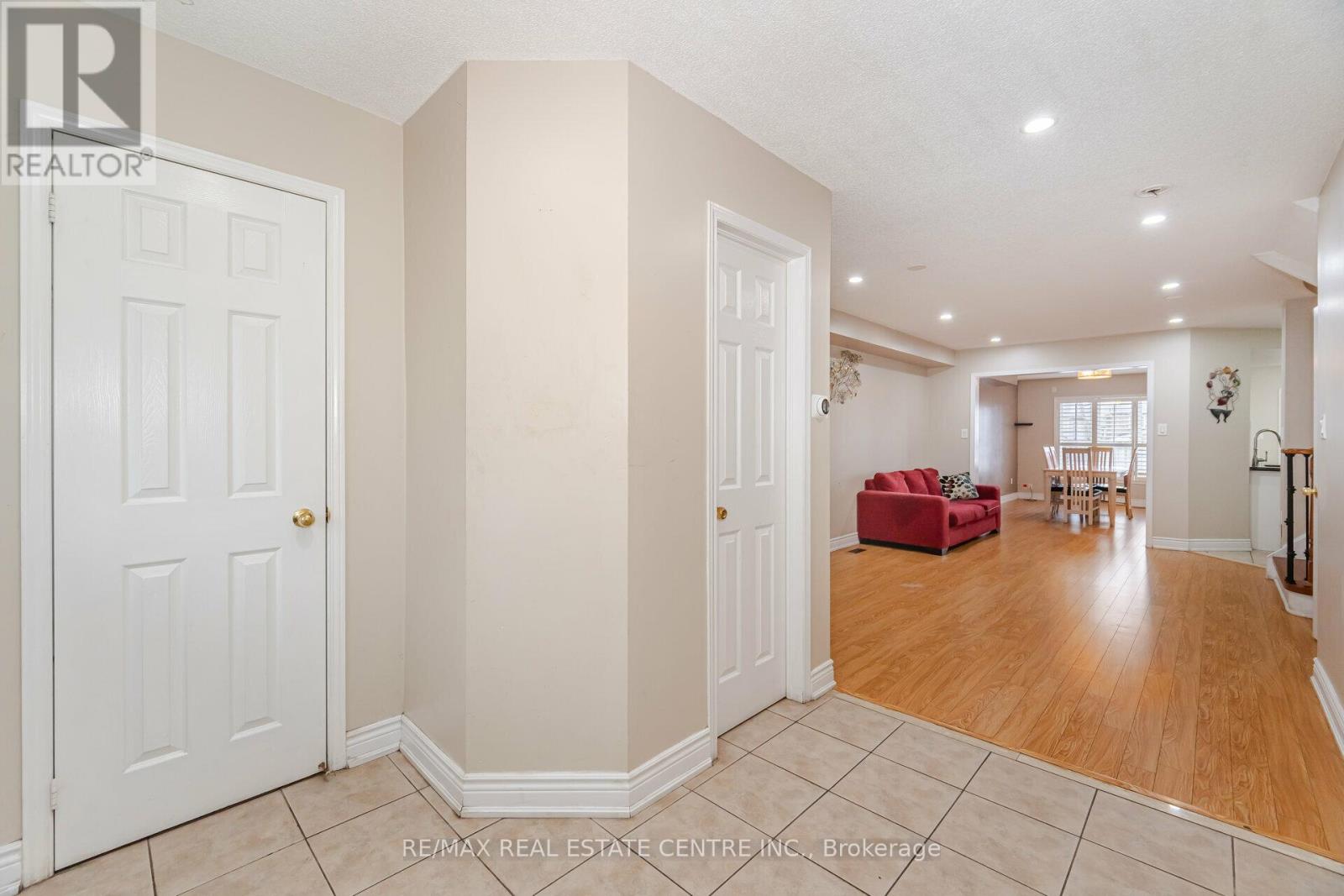 102 Charcoal Way, Brampton, Ontario L6Y 5R9 - Photo 5 - W13446636