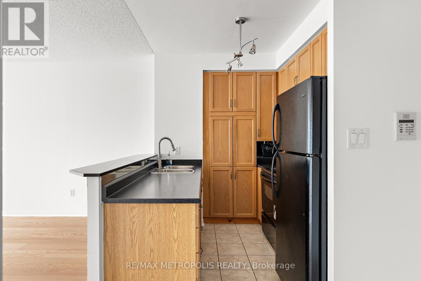 412 - 2495 Dundas Street W, Toronto, Ontario M6P 1X4 - Photo 12 - W13446772