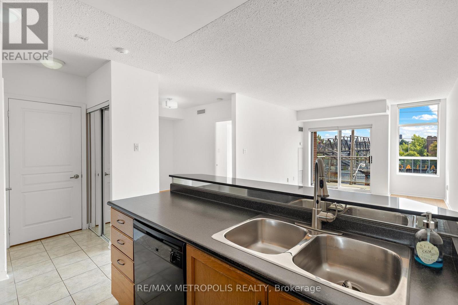 412 - 2495 Dundas Street W, Toronto, Ontario M6P 1X4 - Photo 13 - W13446772