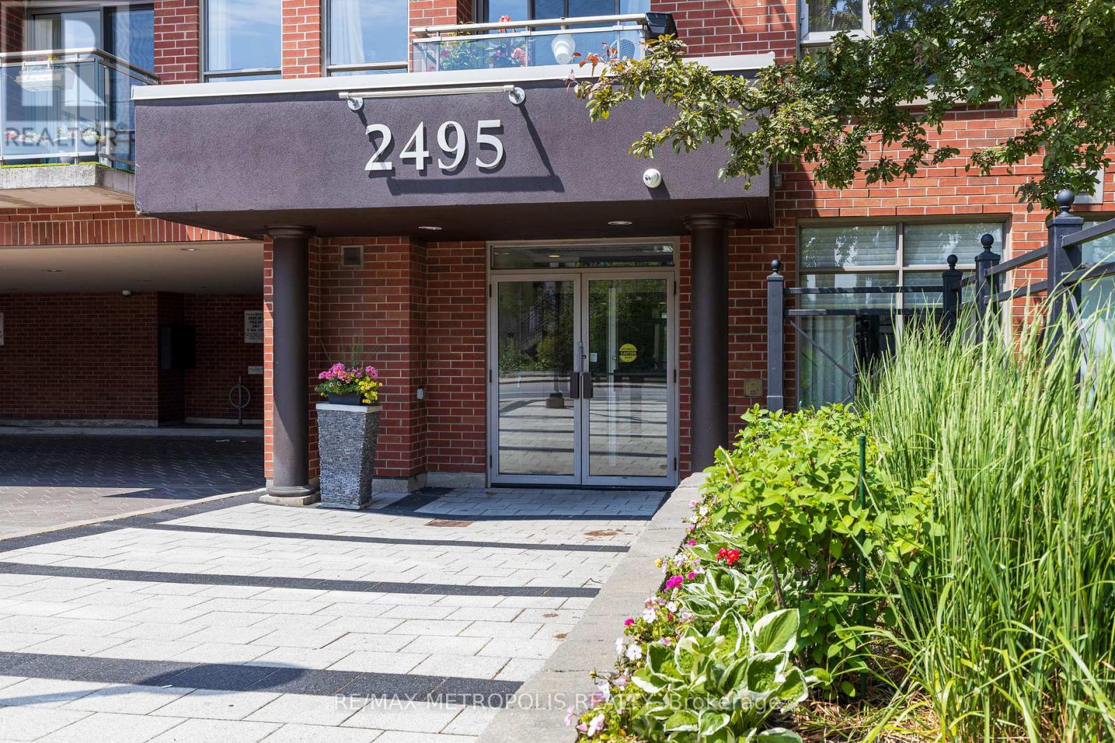 412 - 2495 Dundas Street W, Toronto, Ontario M6P 1X4 - Photo 2 - W13446772