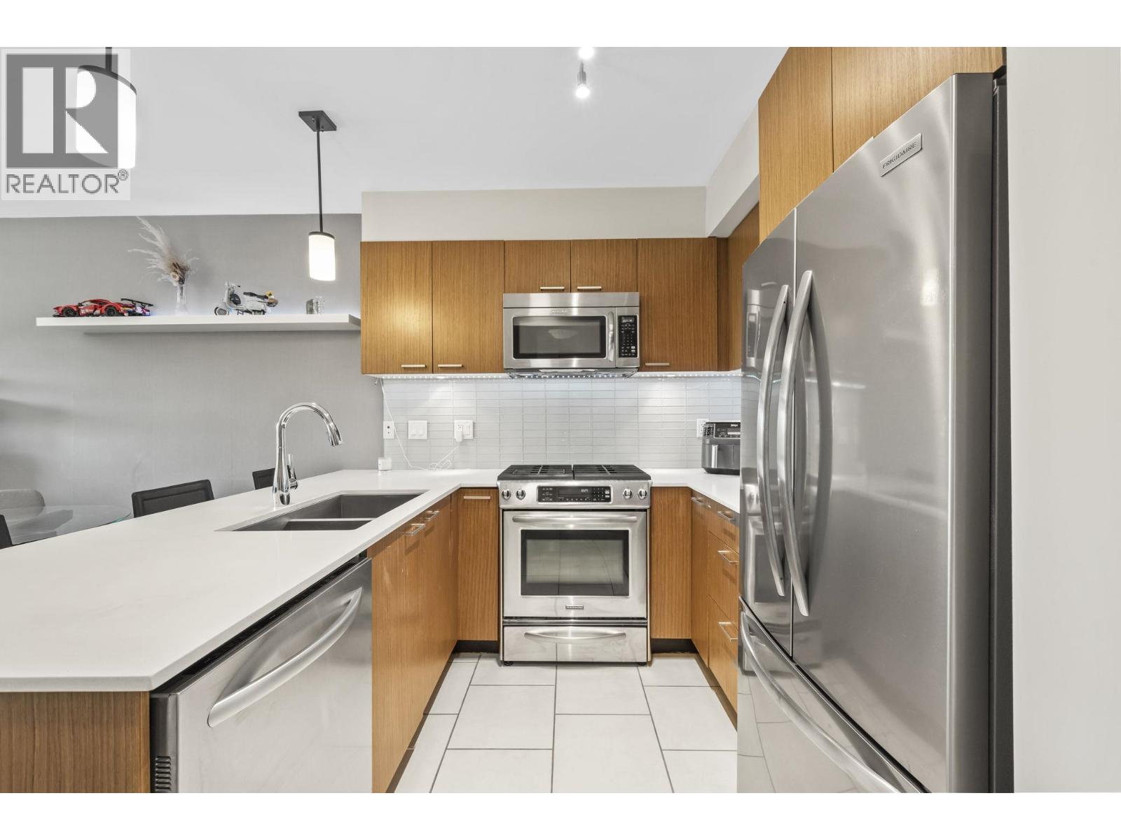 324 1330 Marine Drive, North Vancouver, British Columbia V7P 1T4 - Photo 6 - R3135827