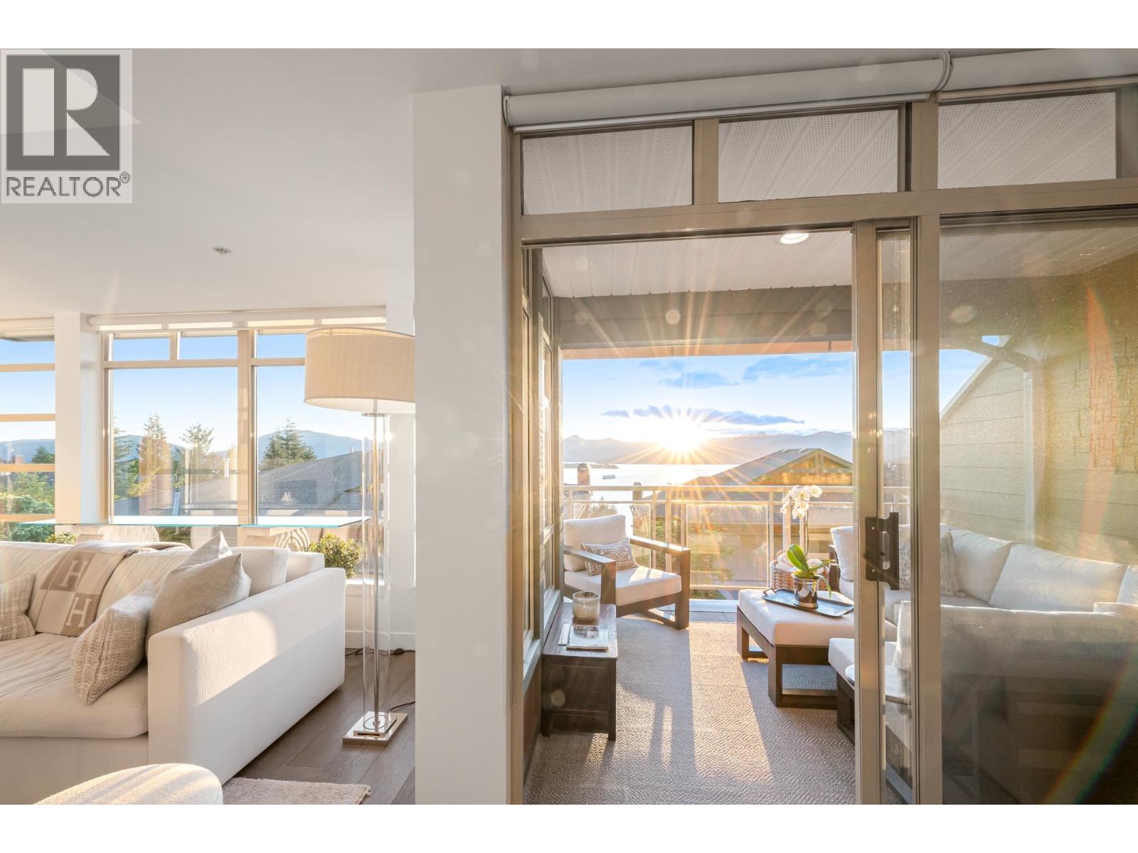 8674 Seascape Drive, West Vancouver, British Columbia  V7W 3J7 - Photo 2 - R3135891