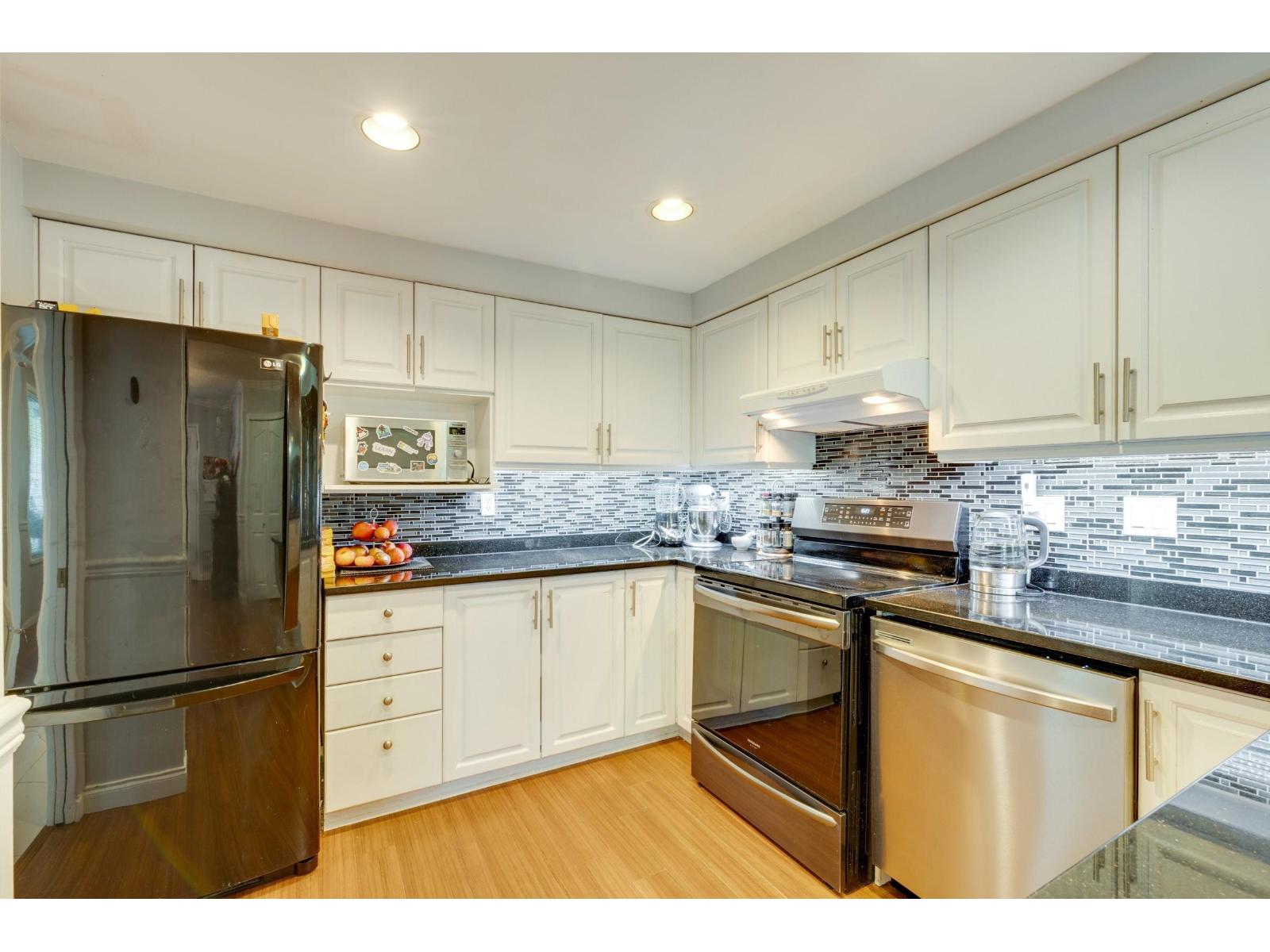 6433 121a Street, Surrey, British Columbia  V3W 0Y4 - Photo 5 - R3118745