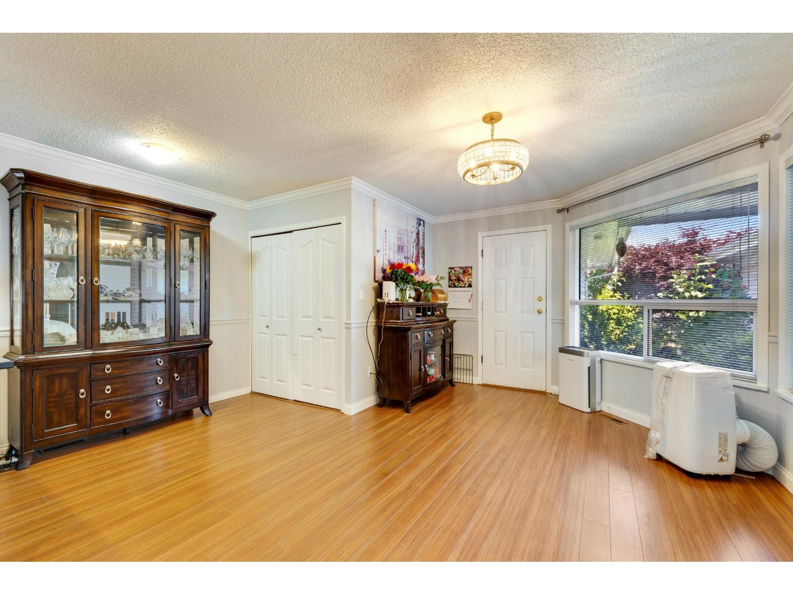 6433 121a Street, Surrey, British Columbia  V3W 0Y4 - Photo 3 - R3118745