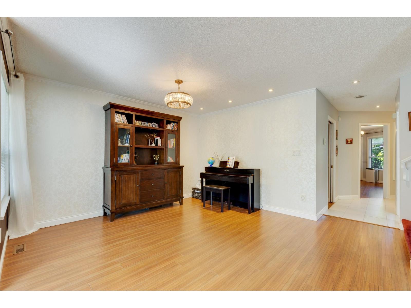 6433 121a Street, Surrey, British Columbia  V3W 0Y4 - Photo 10 - R3118745