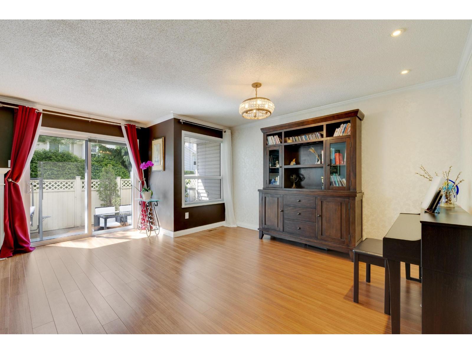 6433 121a Street, Surrey, British Columbia  V3W 0Y4 - Photo 8 - R3118745