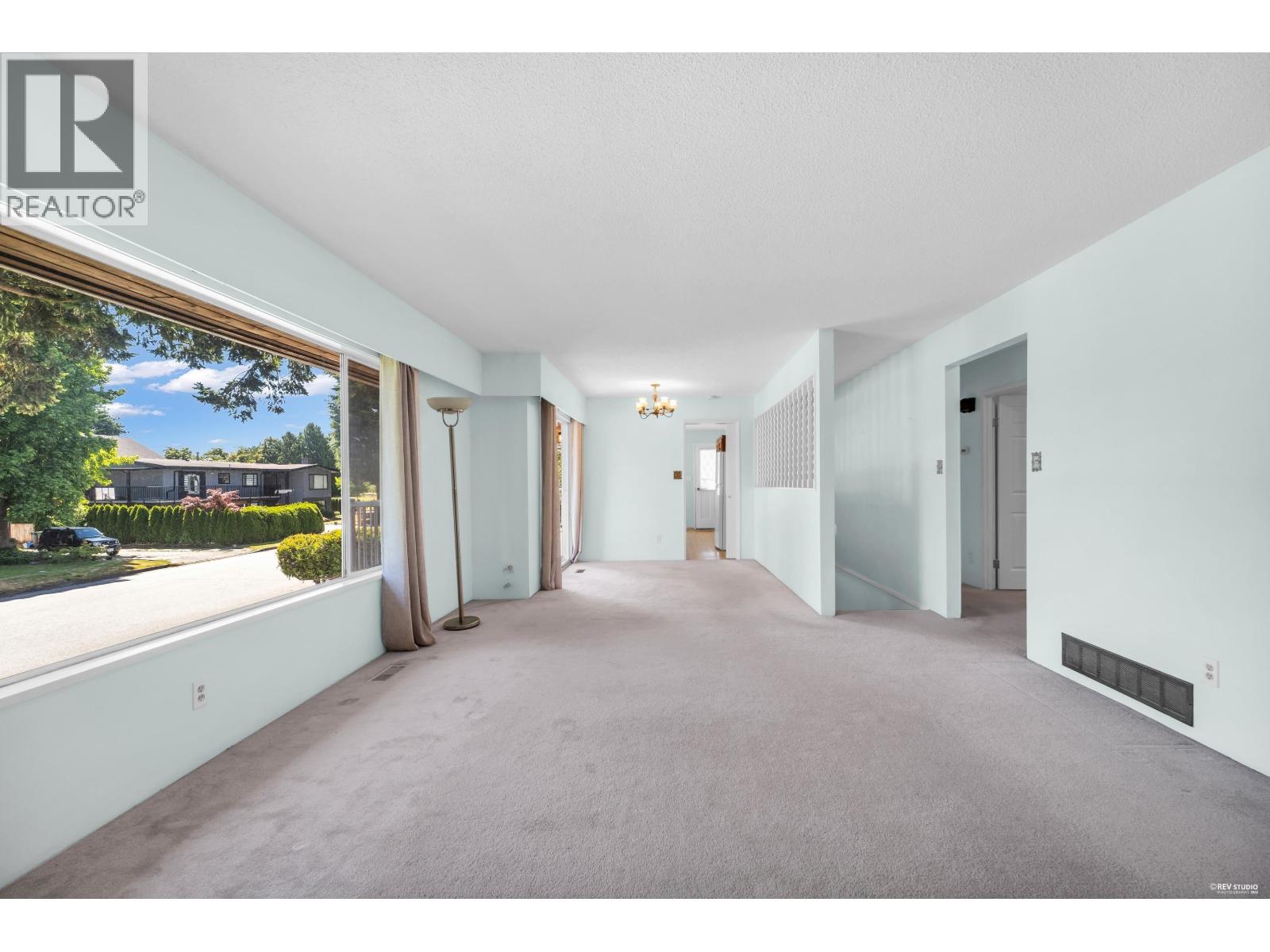 9091 Ash Street, Richmond, British Columbia  V7A 2T5 - Photo 3 - R3135879