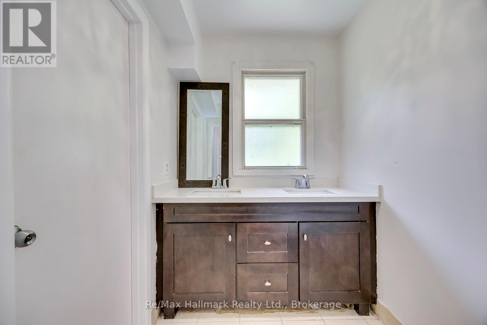 5371 Dundas Street, Burlington, Ontario  L7R 3X4 - Photo 20 - W13435514
