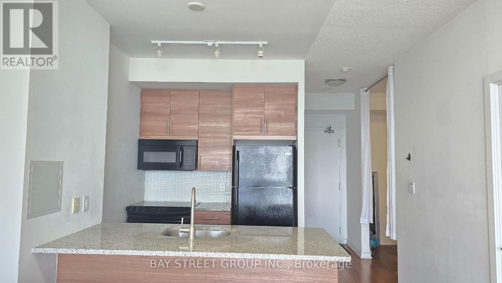 2703 - 70 Forest Manor Road, Toronto, Ontario M2J 0A9 - Photo 3 - C13446892