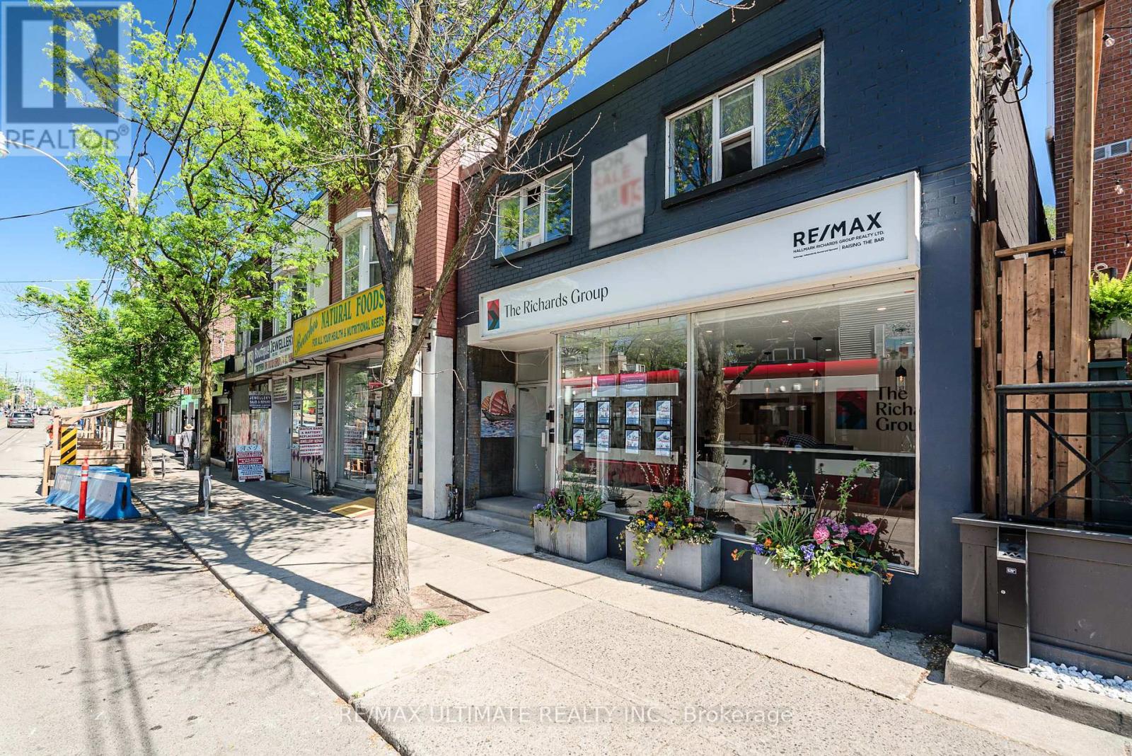 1945 QUEEN STREET E, Toronto, Ontario