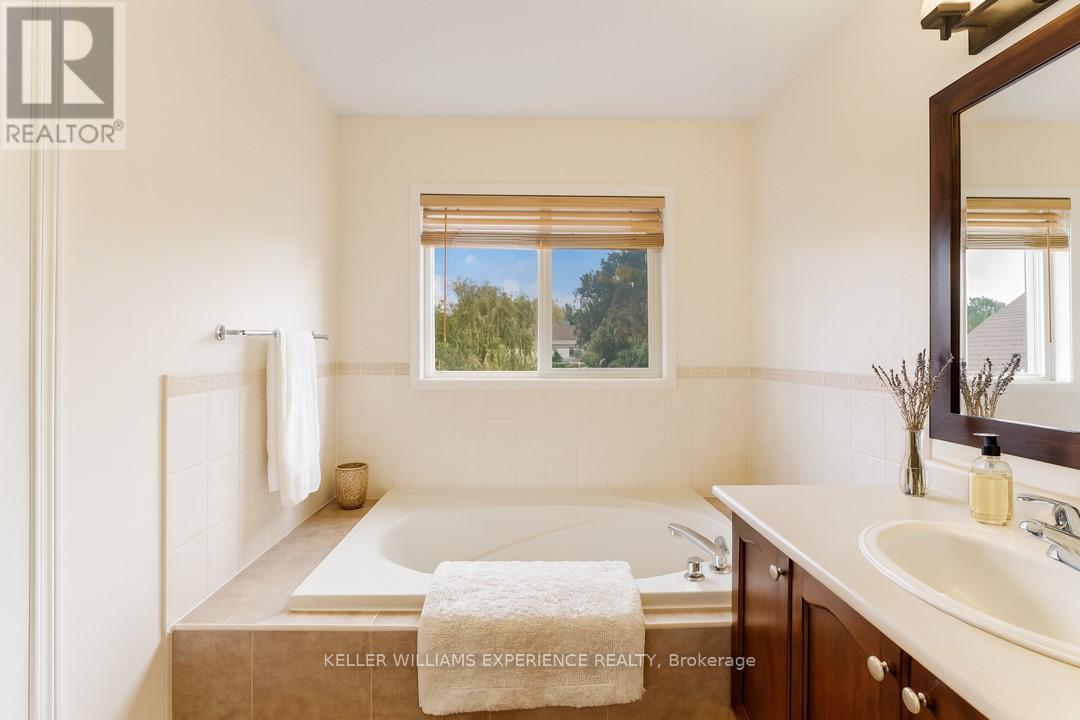 38 Truax Crescent, Essa, Ontario  L3W 0C2 - Photo 15 - N12474464