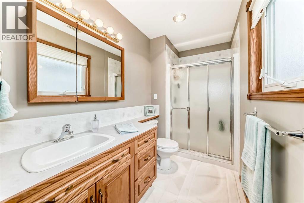 15 East Close, Red Deer, Alberta  T4R 2K2 - Photo 20 - A2320930