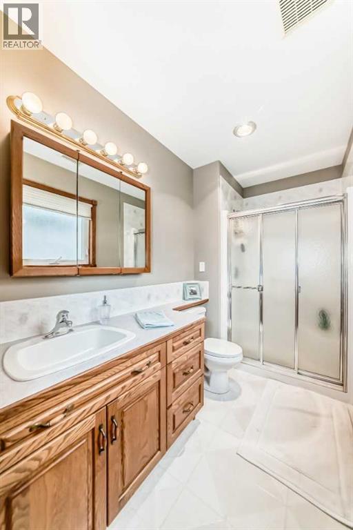 15 East Close, Red Deer, Alberta  T4R 2K2 - Photo 21 - A2320930
