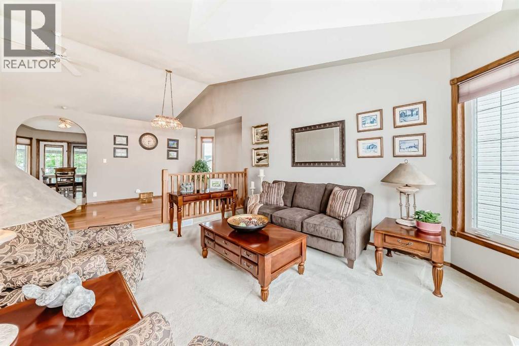 15 East Close, Red Deer, Alberta  T4R 2K2 - Photo 5 - A2320930