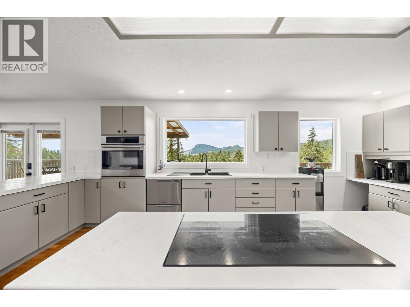 1618 Huckleberry Road, Kelowna, British Columbia  V1P 1M5 - Photo 6 - 10377162