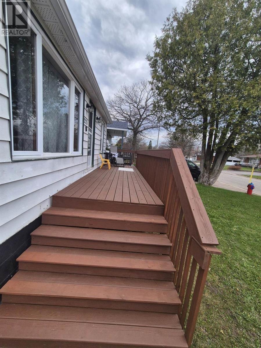 223 Tilley Rd, Sault Ste. Marie, Ontario  P6B 3Z3 - Photo 4 - SM261394