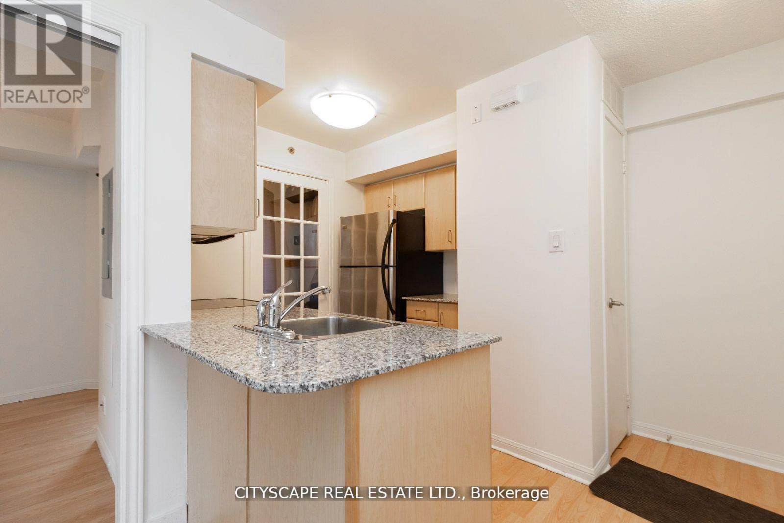 1704 - 80 Joe Shuster Way, Toronto, Ontario  M5G 2M4 - Photo 4 - W13446868