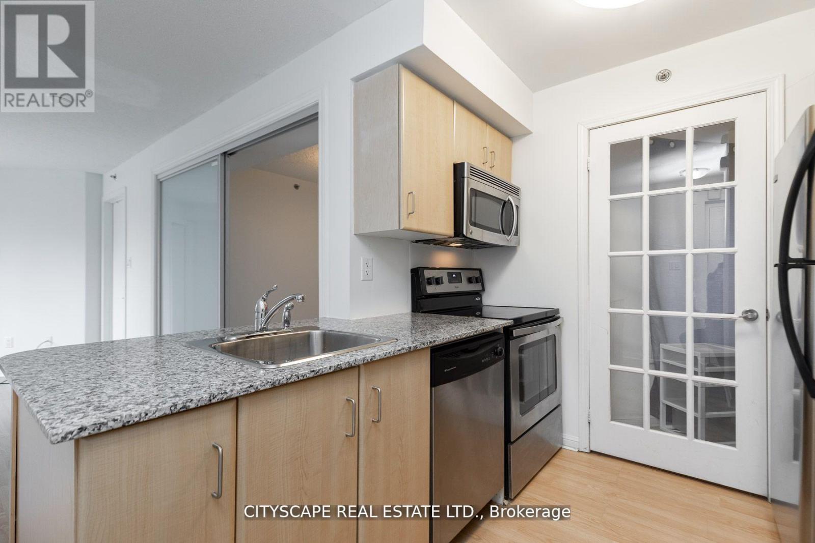 1704 - 80 Joe Shuster Way, Toronto, Ontario  M5G 2M4 - Photo 5 - W13446868