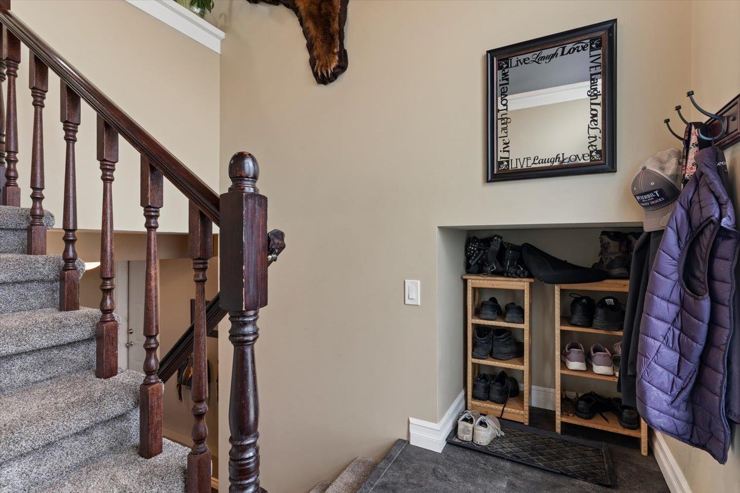 46533 Darlene Avenue, Chilliwack Proper South, Chilliwack, British Columbia  V2P 6W9 - Photo 2 - R3134458