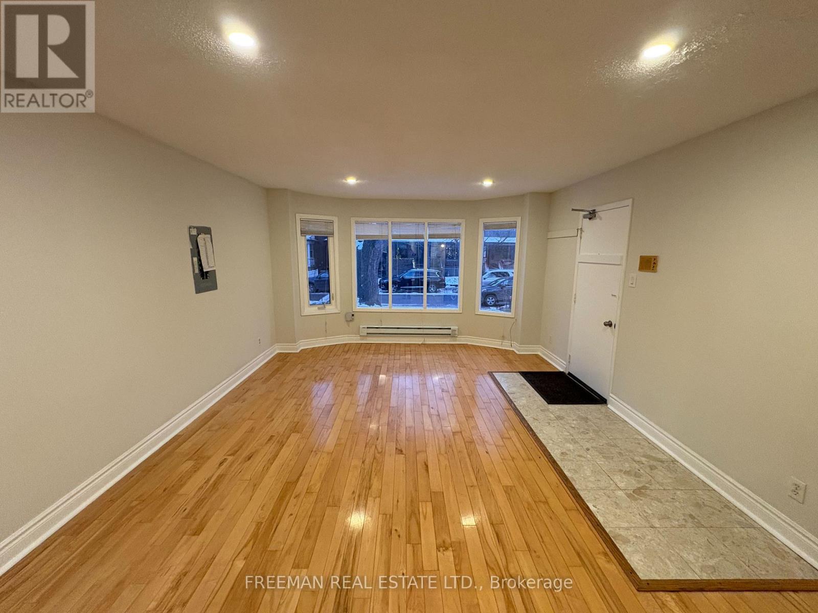 Main - 72 Vermont Avenue, Toronto, Ontario  M6G 1X9 - Photo 3 - C13433692