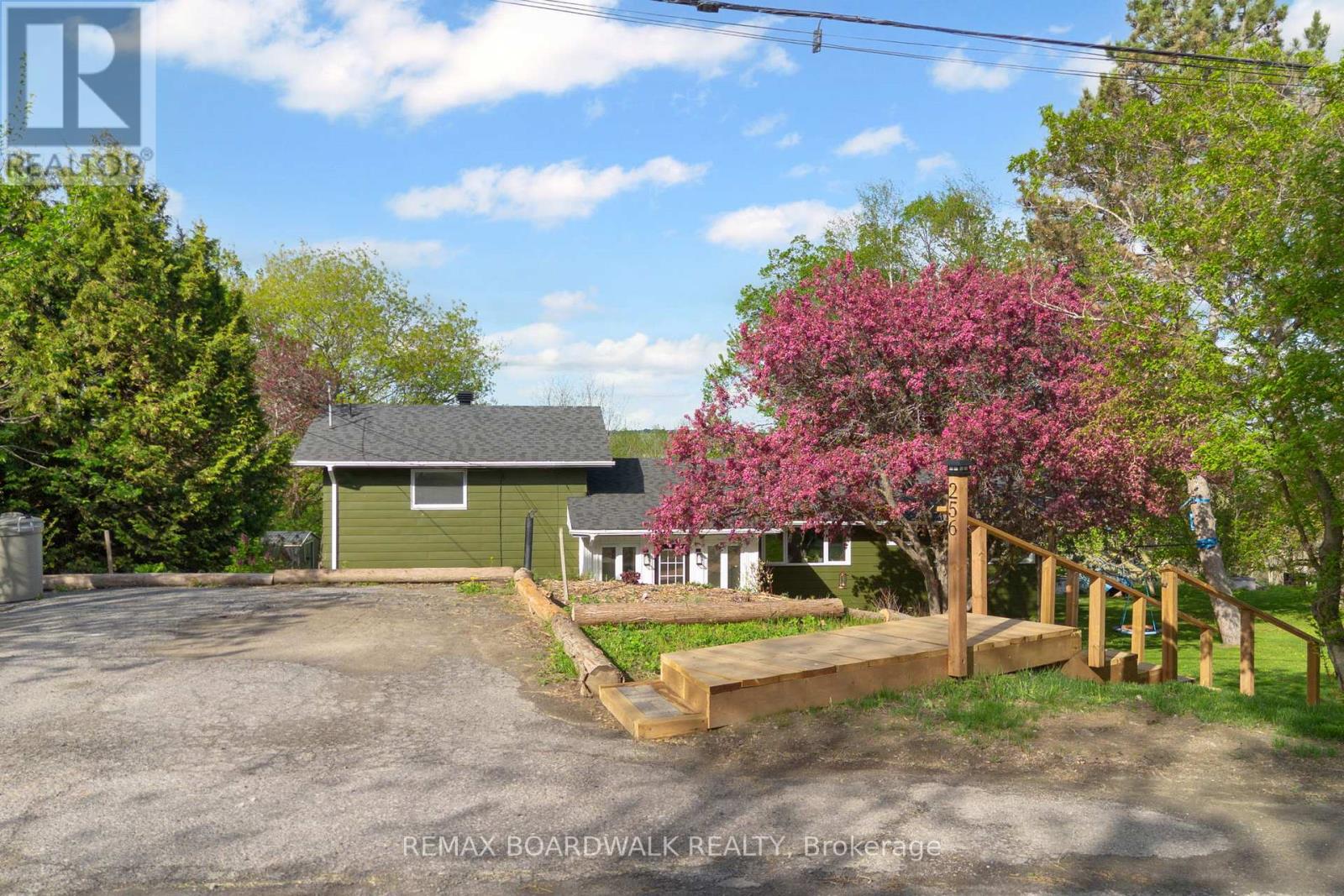 256 Mitcheson Street, Mississippi Mills, Ontario  K0A 1A0 - Photo 2 - X13036608