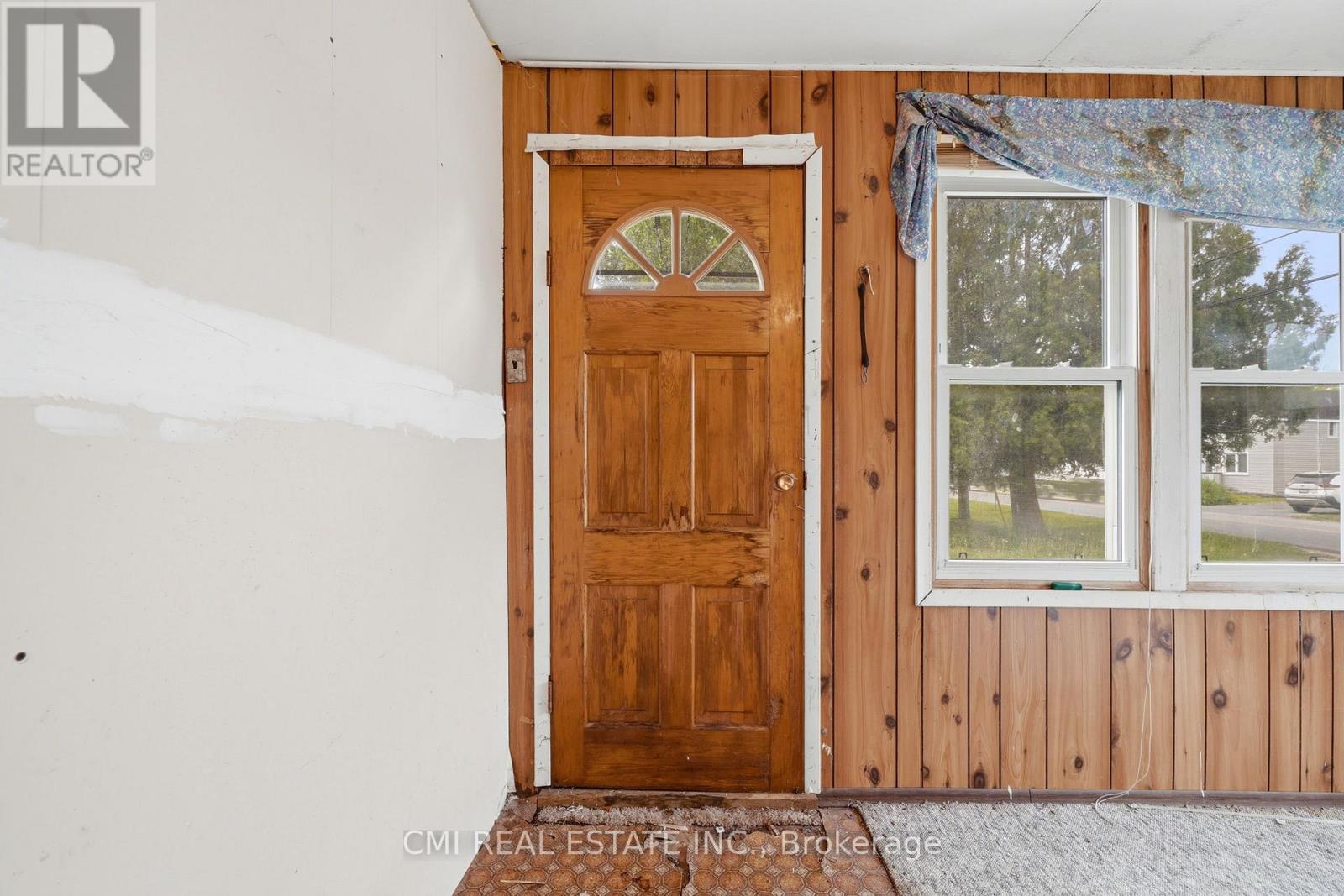 117 Fox Street, Penetanguishene, Ontario  L9M 1E2 - Photo 7 - S12772614