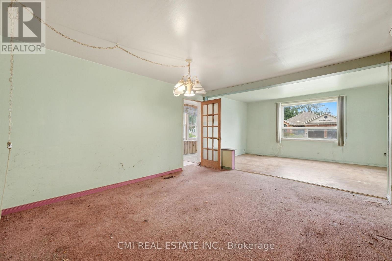 117 Fox Street, Penetanguishene, Ontario  L9M 1E2 - Photo 10 - S12772614