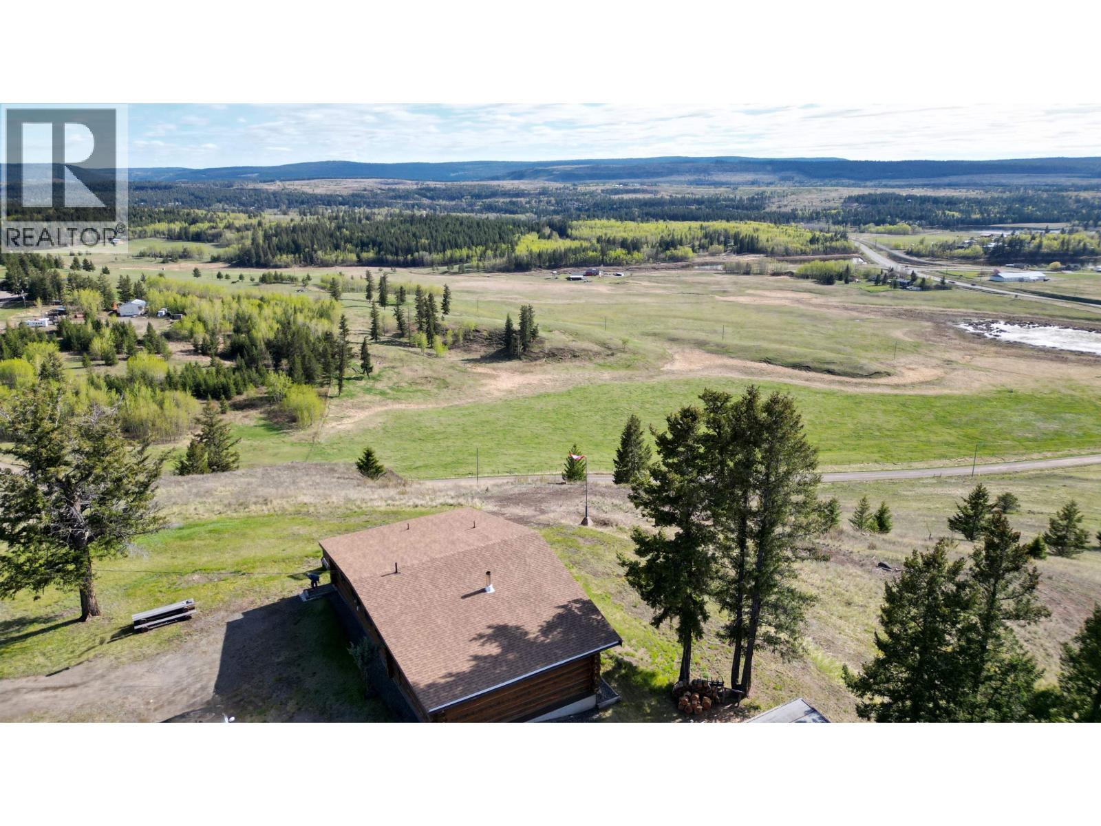 5549 Backvalley Road, 100 Mile House, British Columbia  V0K 2Z0 - Photo 3 - R3135705