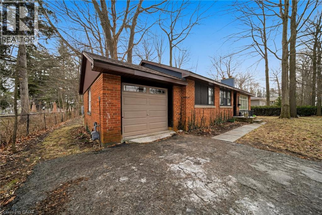 276 LAKESHORE Road W, Oakville, Ontario