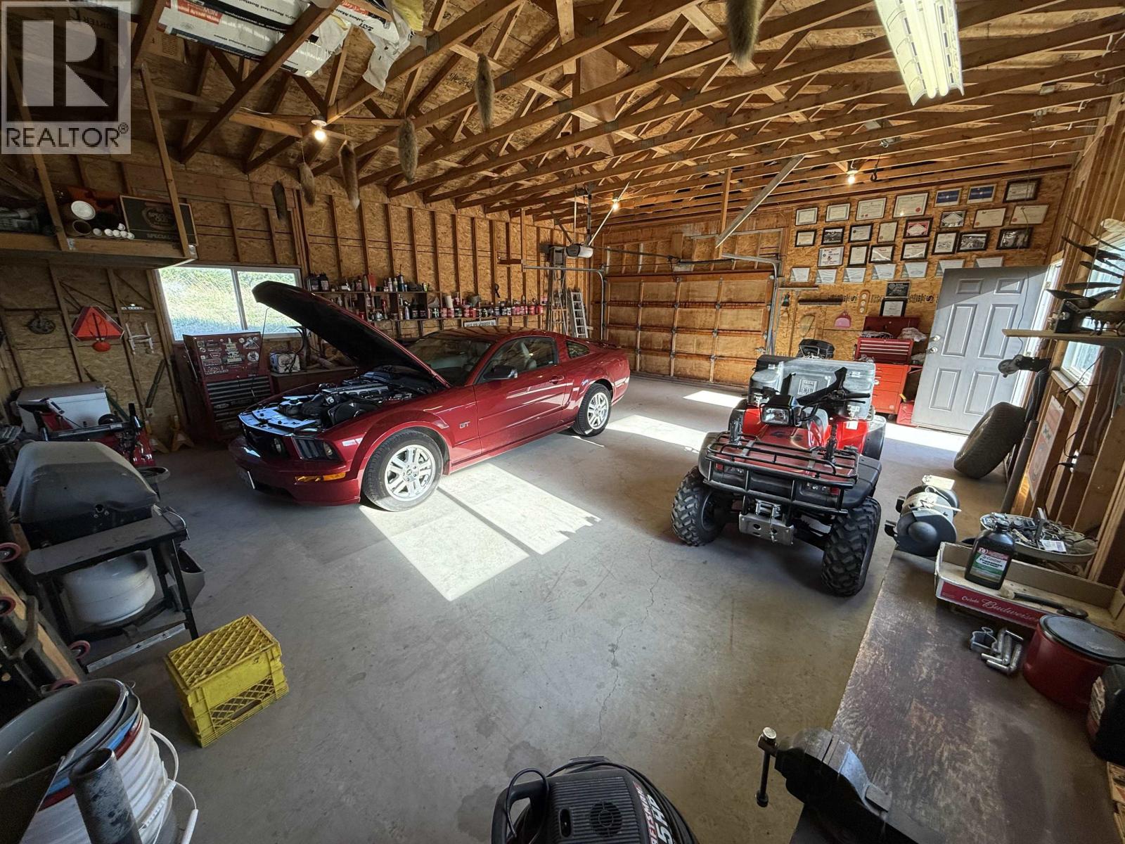 5549 Backvalley Road, 100 Mile House, British Columbia  V0K 2Z0 - Photo 32 - R3135705