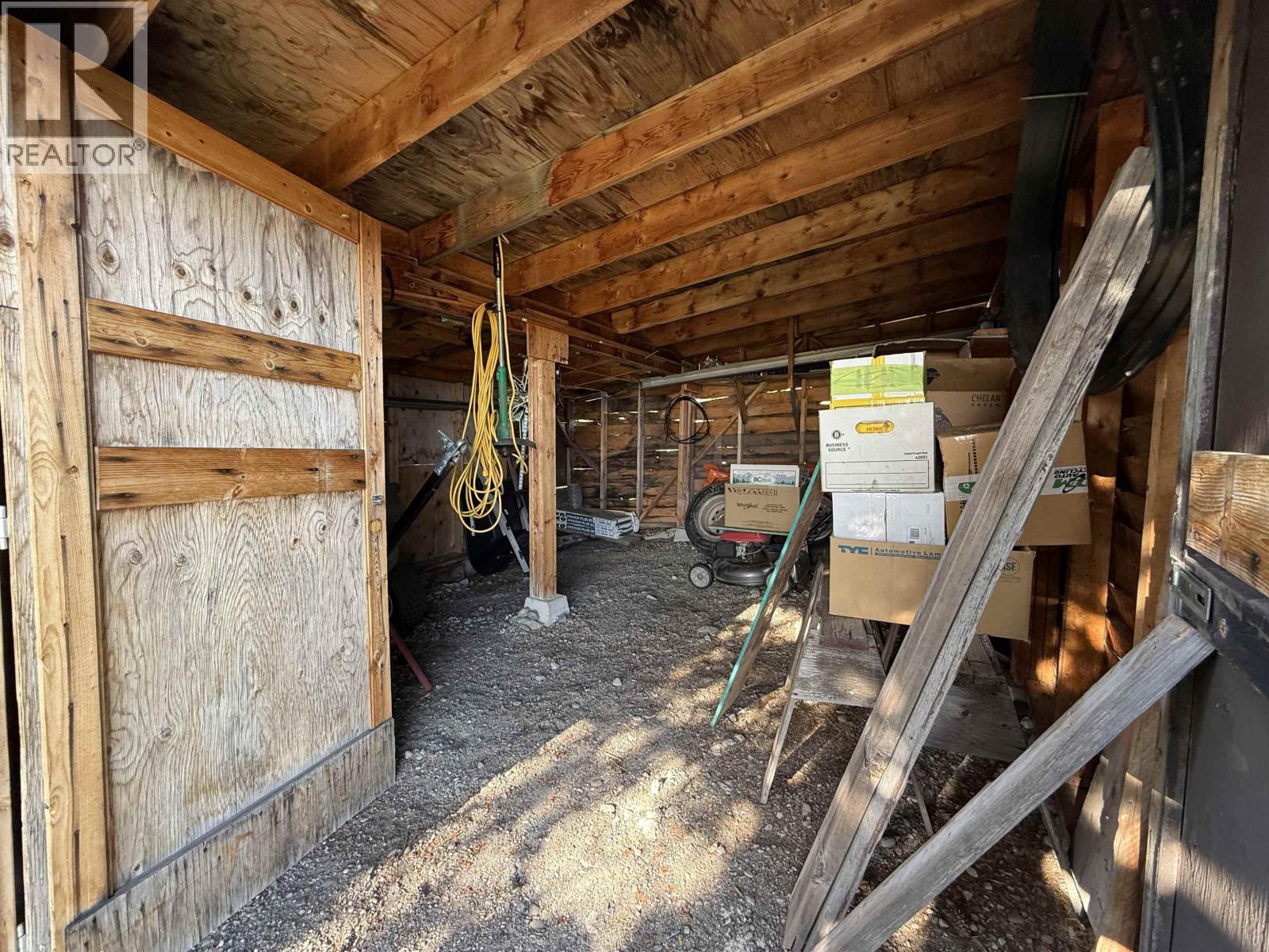 5549 Backvalley Road, 100 Mile House, British Columbia  V0K 2Z0 - Photo 35 - R3135705