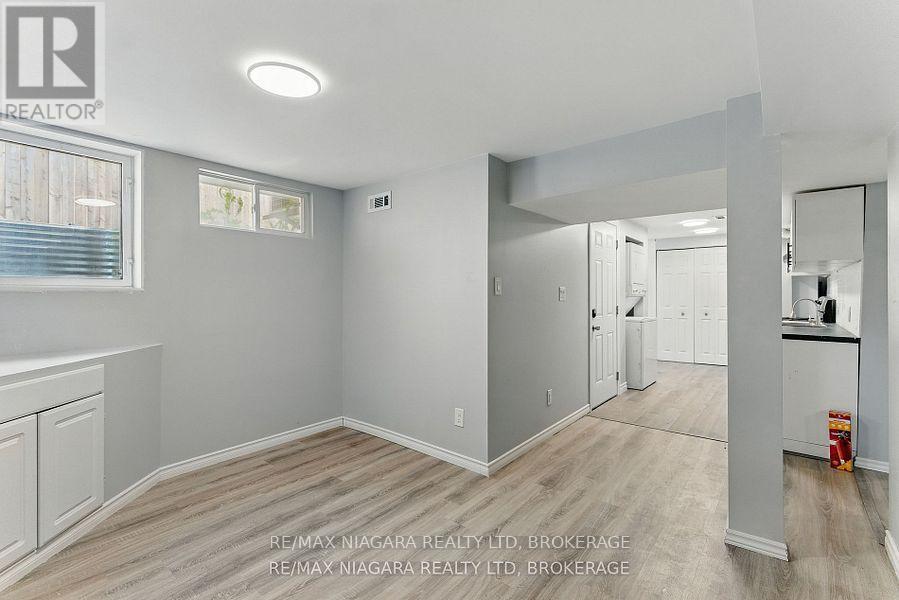 Lower - 290 Scholfield Avenue S, Welland, Ontario  L3B 1N8 - Photo 3 - X13443830