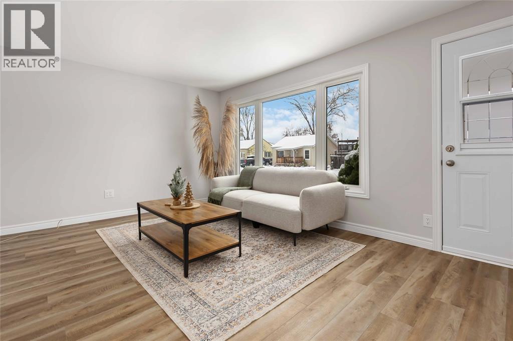 657 Cherry Drive, Sarnia photo 5