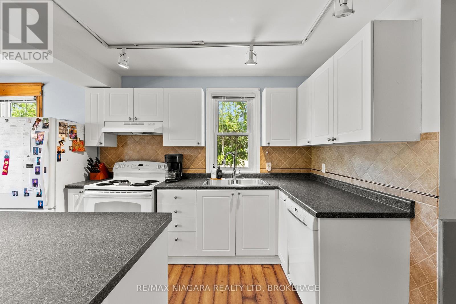 848 East And West Line Road, Niagara-On-The-Lake, Ontario  L0S 1J0 - Photo 11 - X13447050