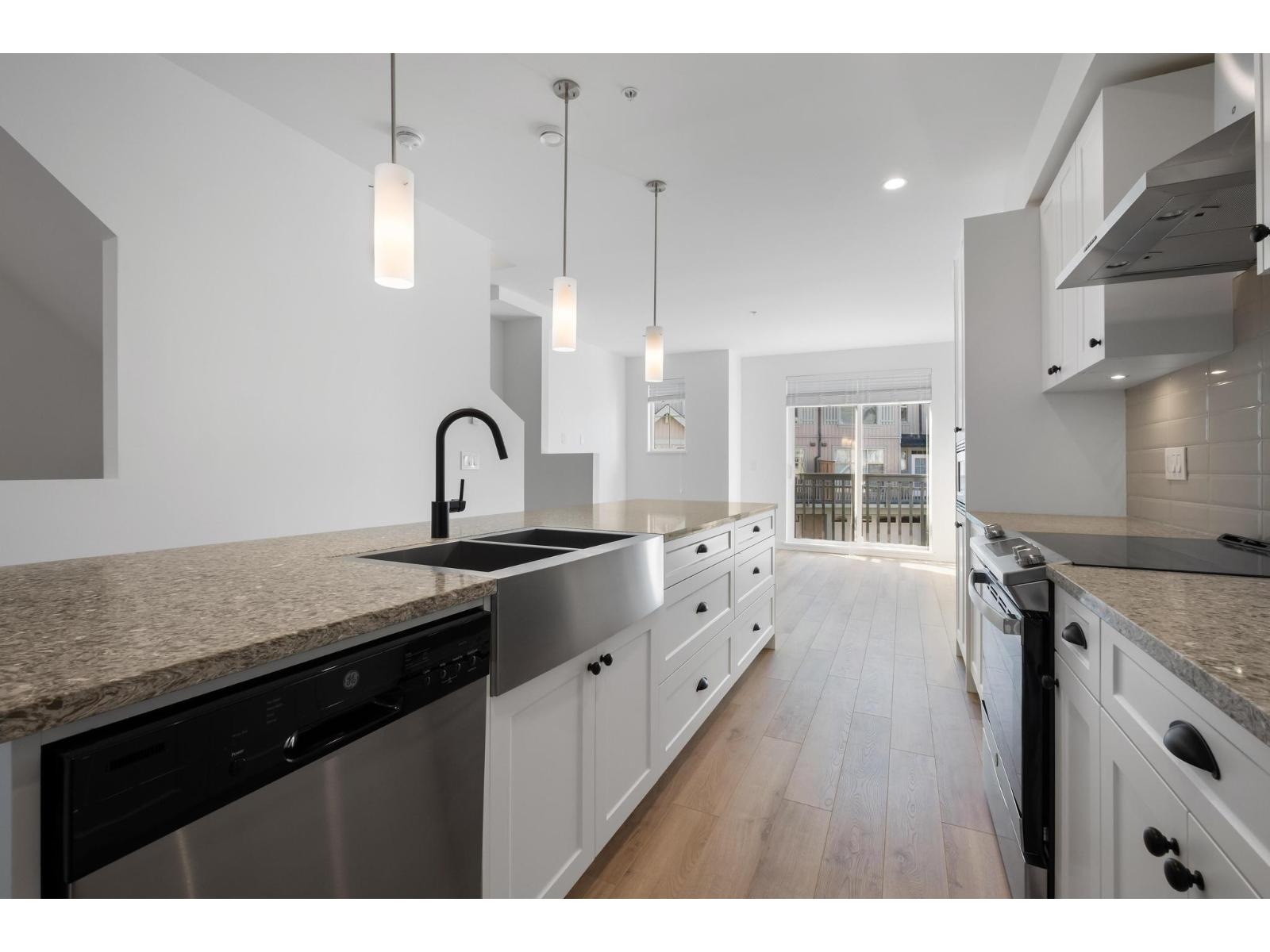 21 20487 65 AVENUE