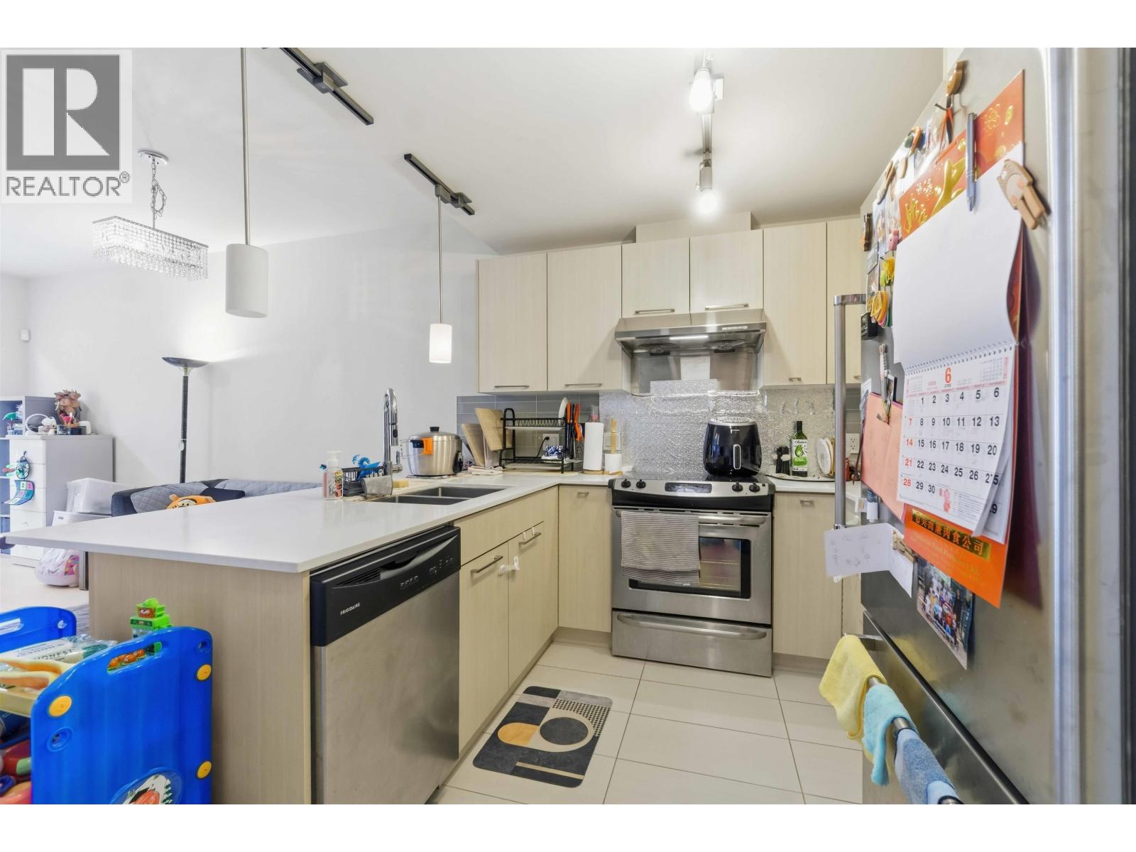 221 5248 Grimmer Street, Burnaby, British Columbia  V5H 2H2 - Photo 11 - R3134526