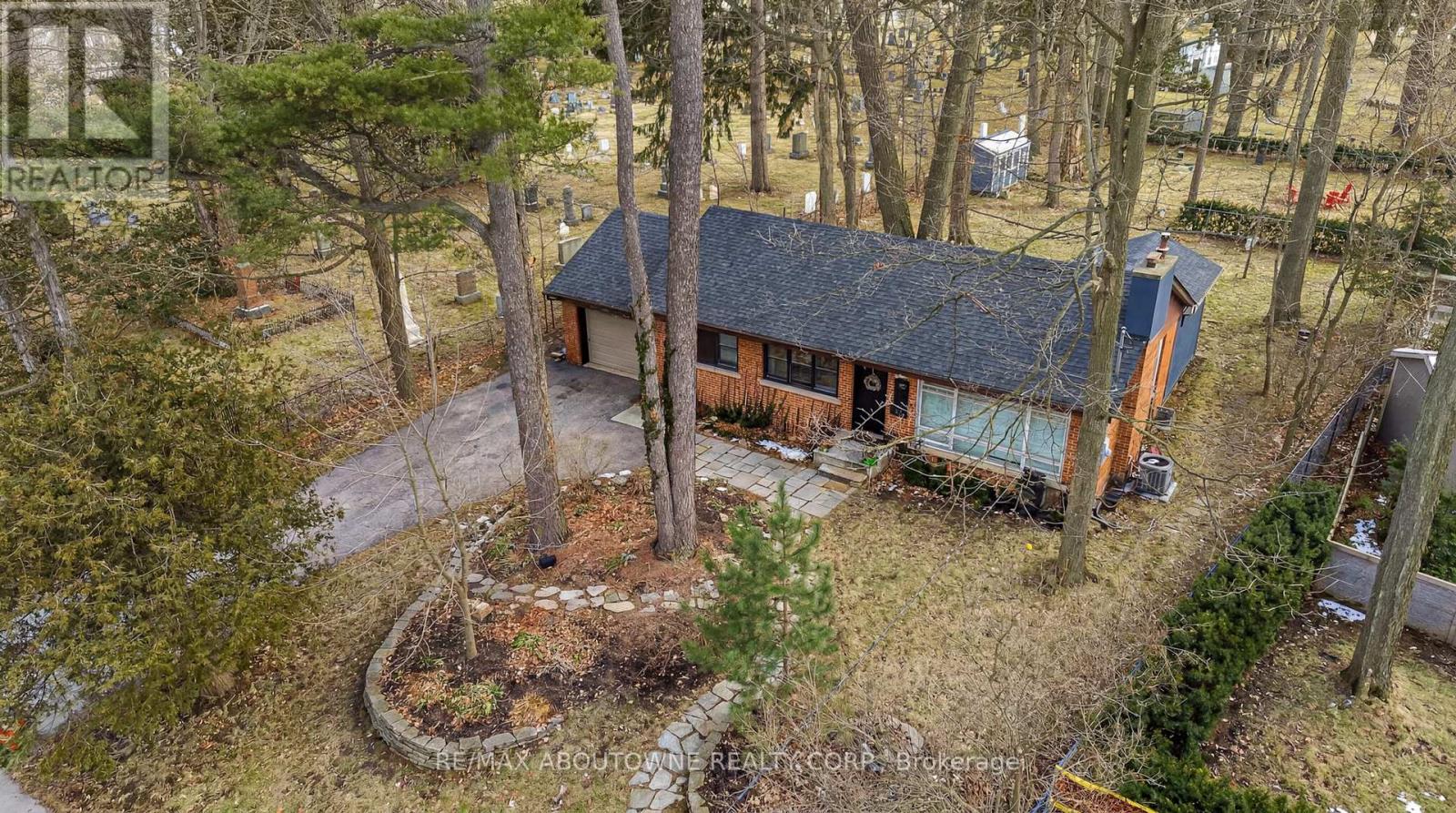 276 Lakeshore Road W, Oakville, Ontario  L6K 1E8 - Photo 24 - W12816046