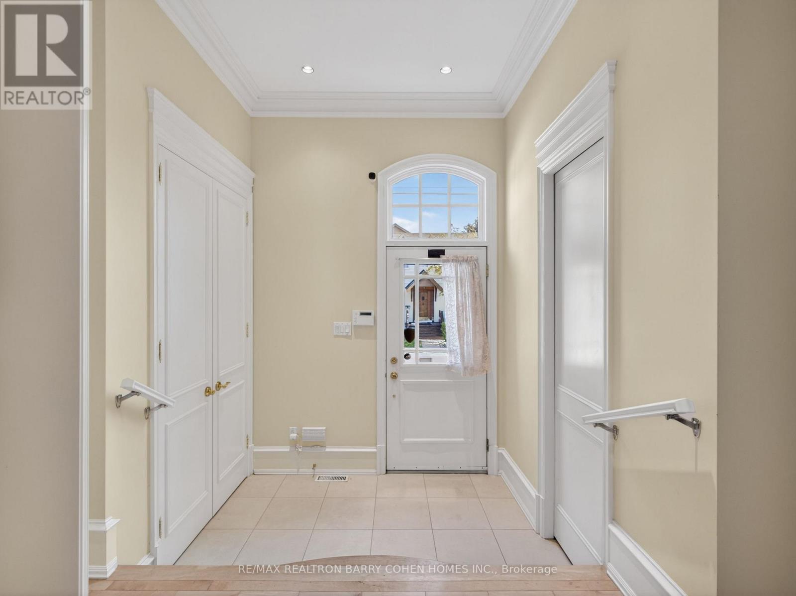 36 Esgore Drive, Toronto, Ontario  M5M 3R4 - Photo 2 - C13447014