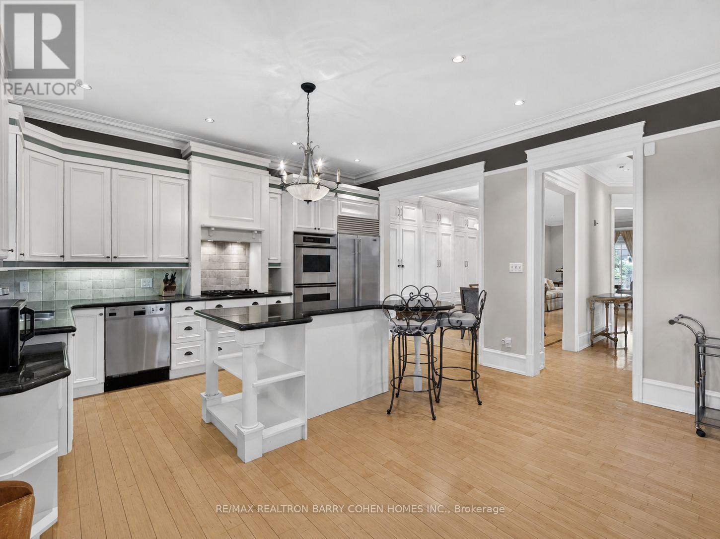 36 Esgore Drive, Toronto, Ontario  M5M 3R4 - Photo 6 - C13447014