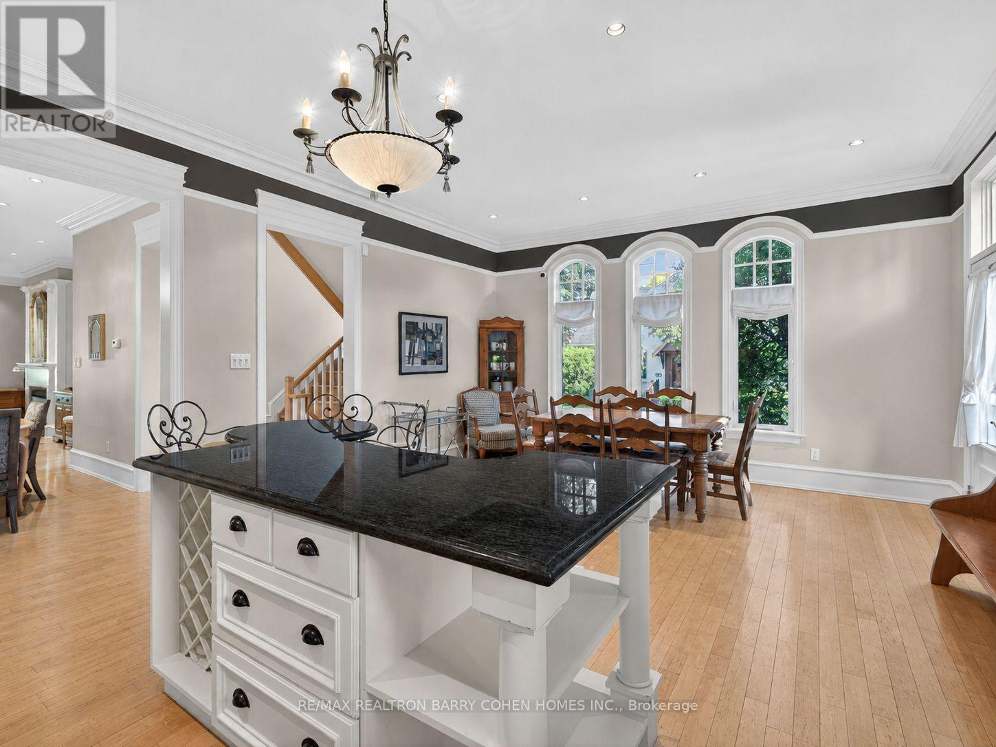 36 Esgore Drive, Toronto, Ontario  M5M 3R4 - Photo 7 - C13447014