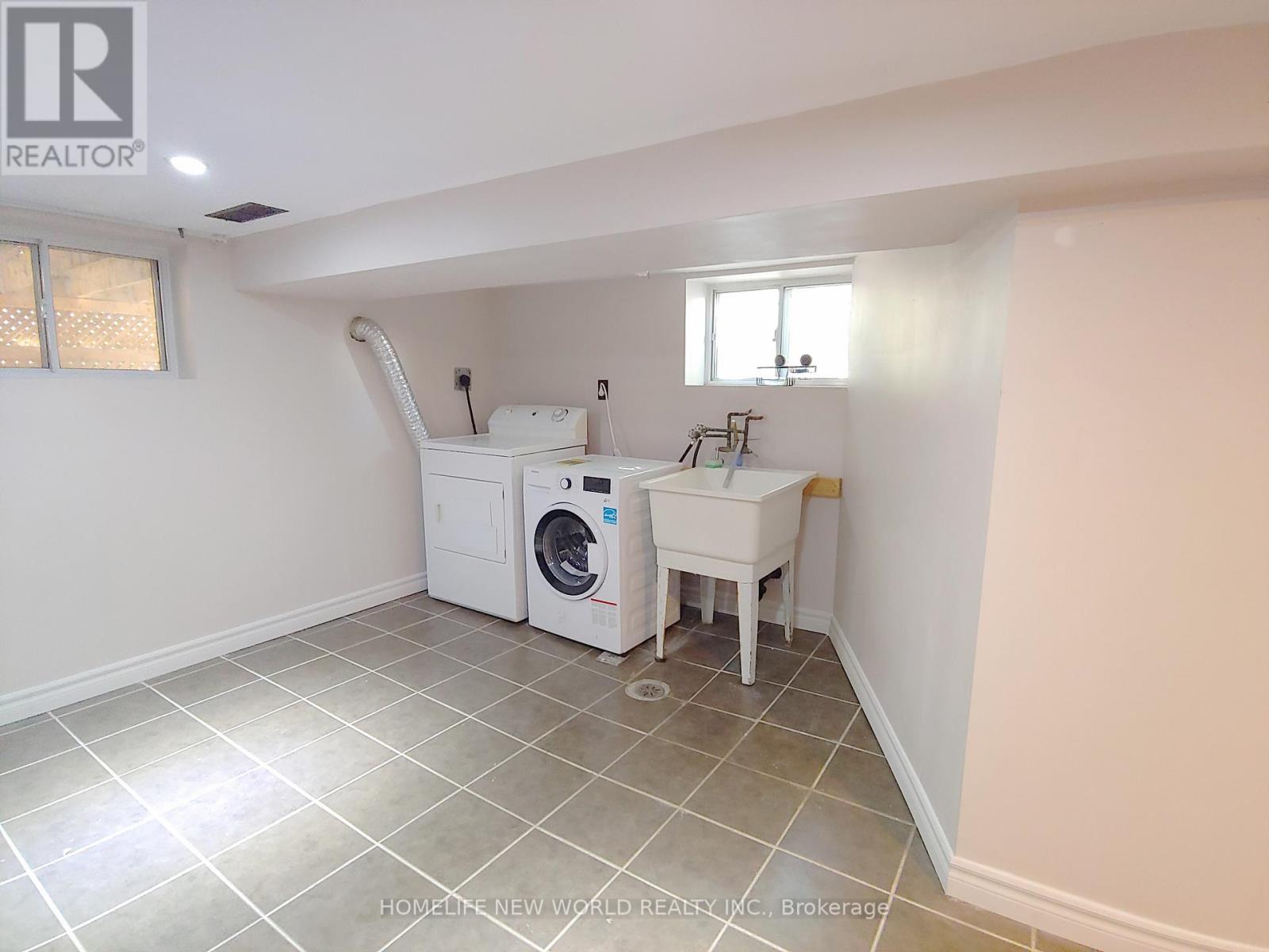 Main - 35 East Lynn Avenue, Toronto, Ontario  M4C 3X3 - Photo 10 - E13446992