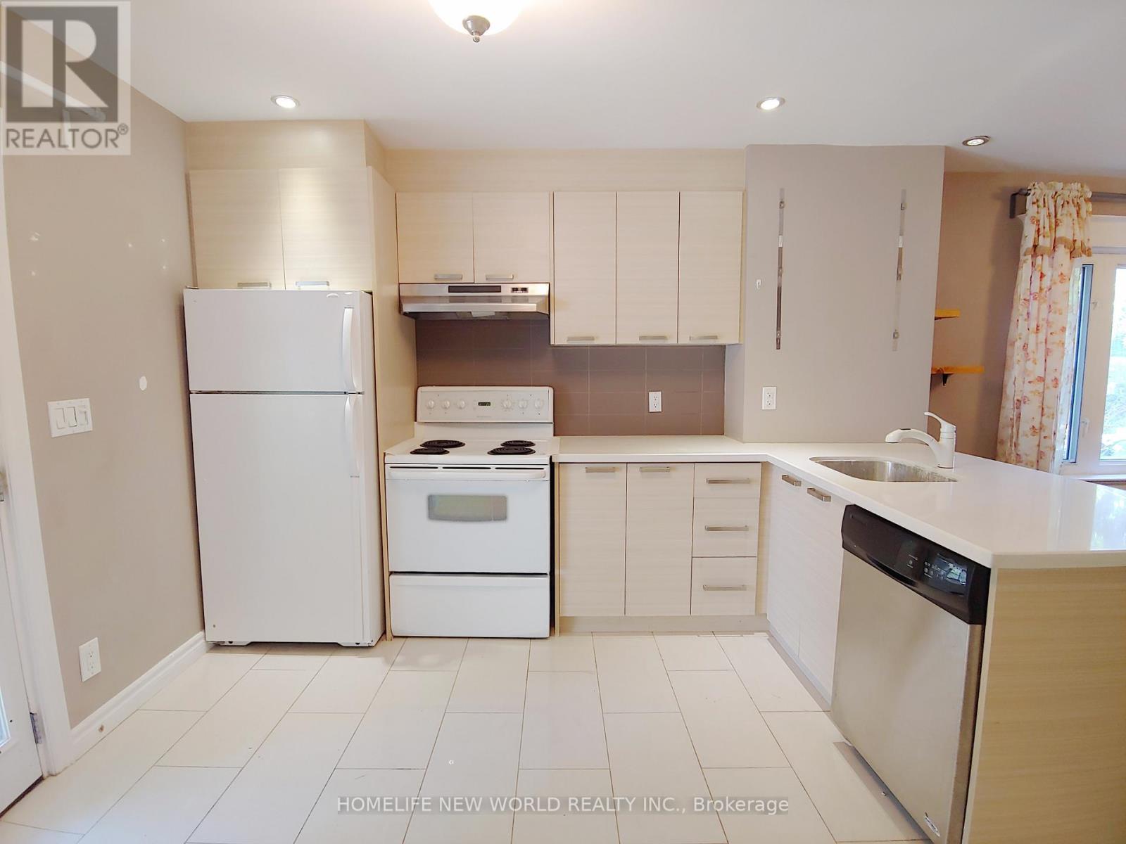 Main - 35 East Lynn Avenue, Toronto, Ontario  M4C 3X3 - Photo 2 - E13446992