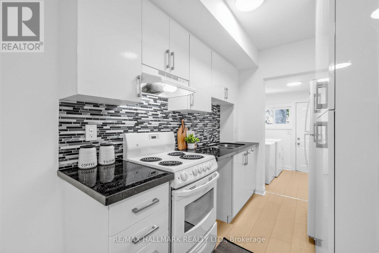 1292 Woodbine Avenue, Toronto, Ontario  M4C 4E7 - Photo 13 - E13447052